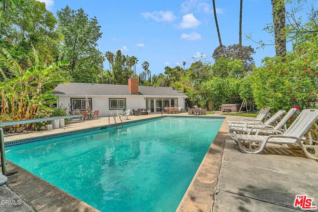 5604 Valley Circle Boulevard