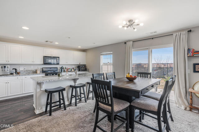 Detail Gallery Image 5 of 19 For 37530 Henna Ln, Palmdale,  CA 93551 - 3 Beds | 2/1 Baths