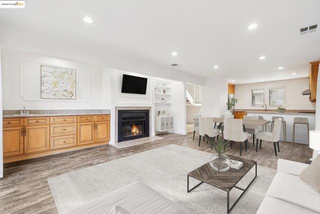 95 Mozden Ln, Pleasant Hill CA: https://media.crmls.org/mediaz/bf7cf318-01eb-45eb-bc9a-d6c1748abf67.jpg