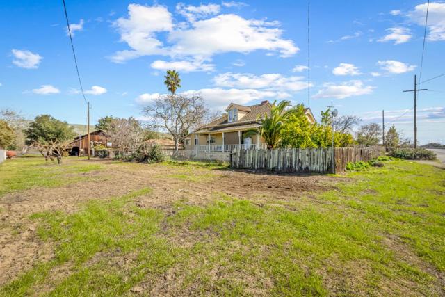 584585 Monterey Road, Morgan Hill CA: https://media.crmls.org/mediaz/bf7d72b4-7bdf-4652-b7d2-b60d765faad8.jpg