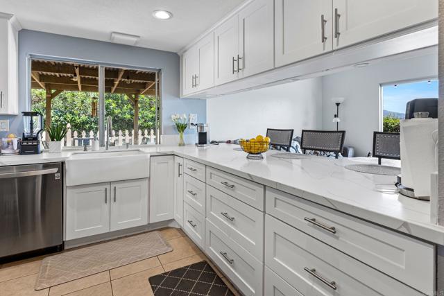10065 Canyonview Court, Spring Valley CA: https://media.crmls.org/mediaz/bf7d818d-3ff1-4110-901b-83ff9cd19a55.jpg
