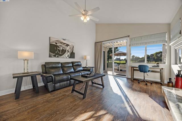 2380 Wayfarer Dr, Discovery Bay CA: https://media.crmls.org/mediaz/bf7e17d2-b348-44d0-9b05-cdbf1b5aea83.jpg