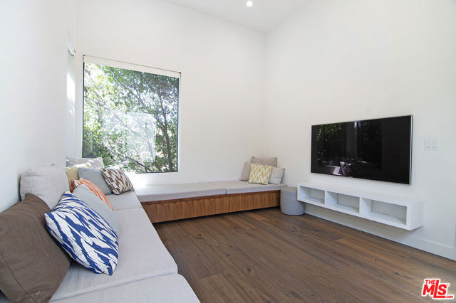 362 N Norton Avenue, Los Angeles CA: https://media.crmls.org/mediaz/bf7e9139-9d76-4f66-a474-a7bc221f6013.jpg