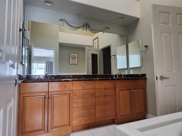 Detail Gallery Image 19 of 43 For 8597 via Mallorca #F,  La Jolla,  CA 92037 - 2 Beds | 2/1 Baths