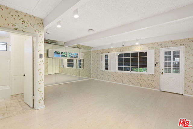15401 Mulholland Drive, Los Angeles CA: https://media.crmls.org/mediaz/bf800080-9a1d-40cf-ba4c-6a7345e41522.jpg