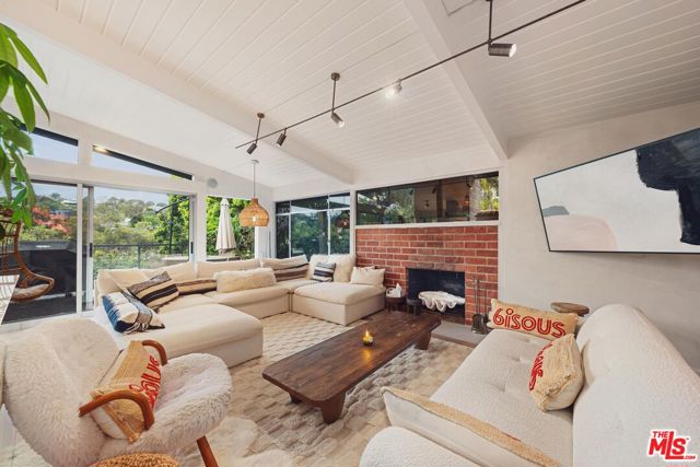 295 Mabery Road, Santa Monica CA: https://media.crmls.org/mediaz/bf80ca8d-4df9-492b-8cd2-14cbed4a3908.jpg