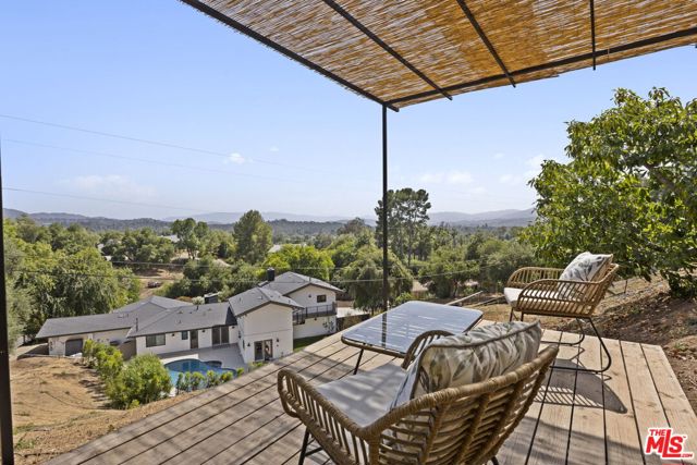 1131 Rancho Drive, Ojai CA: https://media.crmls.org/mediaz/bf80db8f-f4b2-4932-984d-44f37eaf7899.jpg