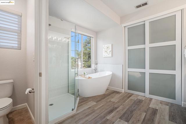 1139 Jordan Ct, Brentwood CA: https://media.crmls.org/mediaz/bf8158a0-4948-4c49-a525-60293e55840a.jpg