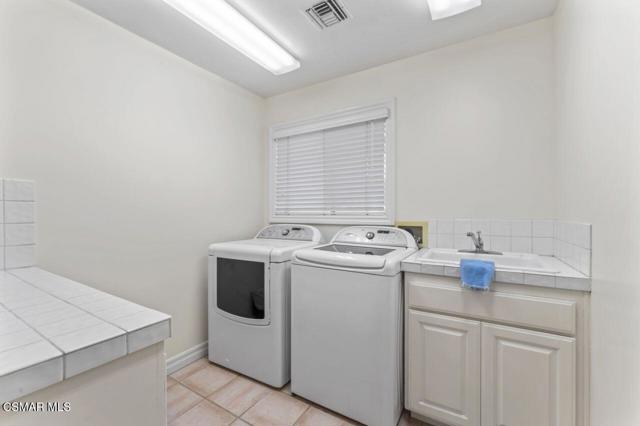 10885 Citrus Drive, Moorpark CA: https://media.crmls.org/mediaz/bf816121-9749-4cc5-b1b1-9089a73cd83c.jpg