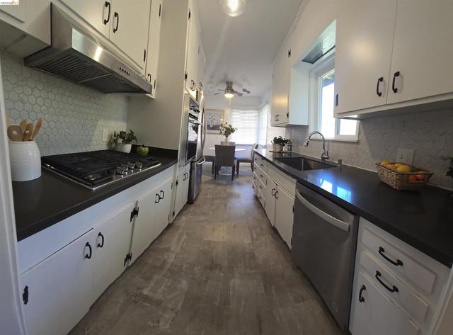 1142 Oakwood Ave, Vallejo CA: https://media.crmls.org/mediaz/bf817992-c8c9-4e4f-bee9-2ff6fc7c7b64.jpg