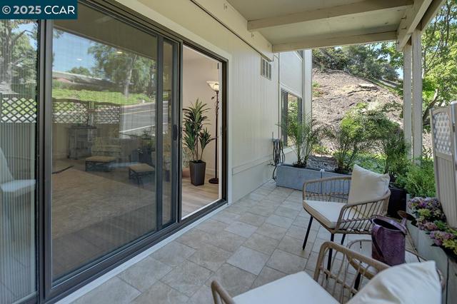 2017 Oakmont Way, Walnut Creek CA: https://media.crmls.org/mediaz/bf818d3f-1b7c-468d-979f-3e8099b5b5d3.jpg
