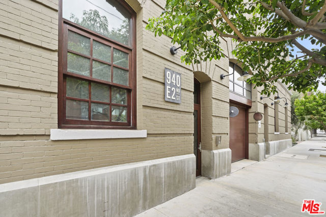 940 E 2nd Street, Los Angeles CA: https://media.crmls.org/mediaz/bf81a12a-8ba3-419a-bbfb-f5a4de296ef3.jpg