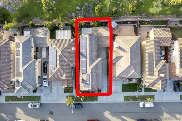 2361 porch swing st, Chula Vista CA: https://media.crmls.org/mediaz/bf81b1ac-525d-4a9b-aeaf-01cad60a2a01.jpg