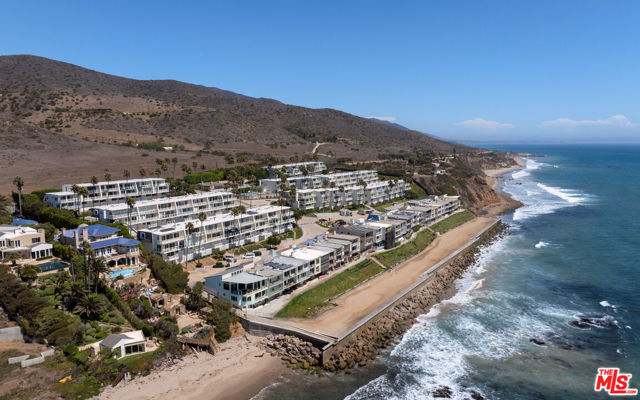 11862 Starfish Lane, Malibu CA: https://media.crmls.org/mediaz/bf827550-0d19-49fb-b28d-3561c2246314.jpg