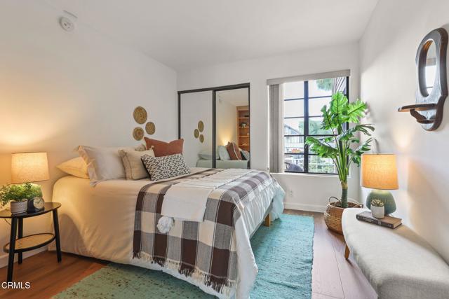 436 E Palm Avenue, Burbank CA: https://media.crmls.org/mediaz/bf828206-5ed1-41ae-a483-69719791bea8.jpg