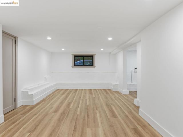 3274 Encinal Ave, Alameda CA: https://media.crmls.org/mediaz/bf83342f-59dc-4f9c-9d1e-89b7a325dae4.jpg