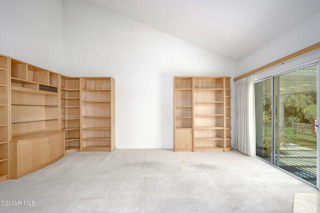 3695 Mapleknoll Place, Thousand Oaks CA: https://media.crmls.org/mediaz/bf83616d-94fd-4df7-8092-78dff81084da.jpg