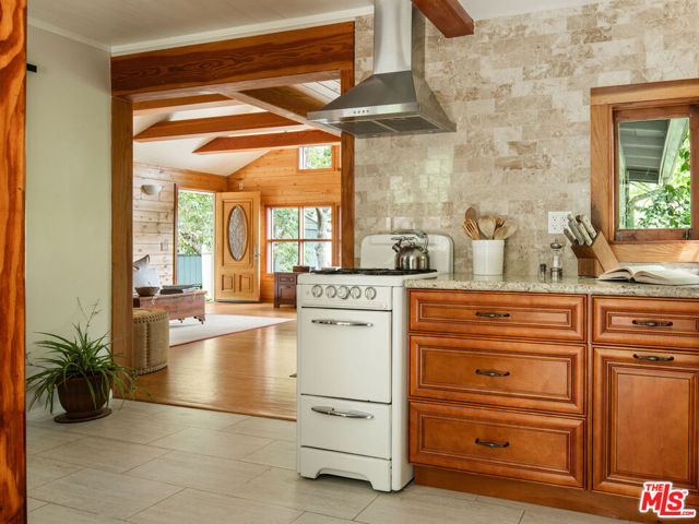 8162 Kirkwood Drive, Los Angeles CA: https://media.crmls.org/mediaz/bf8368d4-4ab2-4f09-9048-396ad8b2b1ce.jpg