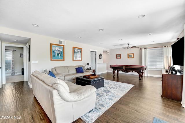 2266 Lansdale Court, Simi Valley CA: https://media.crmls.org/mediaz/bf83fc2a-b7c5-4a34-b79d-962f17d0045b.jpg
