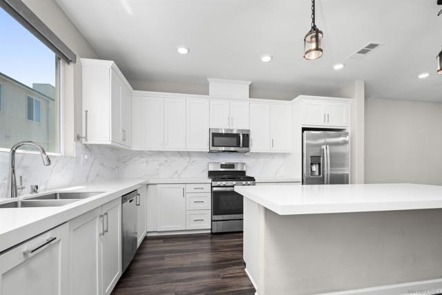 1951 Pavilion Lane, Chula Vista CA: https://media.crmls.org/mediaz/bf842094-360f-463c-b897-abef91410cb9.jpg