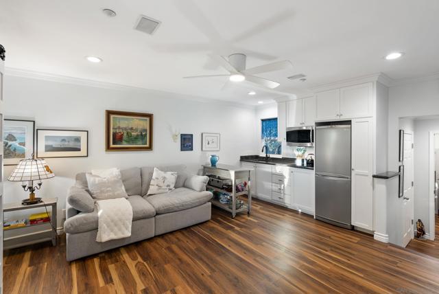 1328 Woodhaven Dr, Oceanside CA: https://media.crmls.org/mediaz/bf84a1fd-46fe-4cd9-a565-3b1f07f825ec.jpg