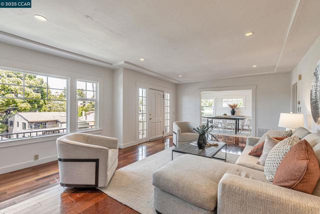 840 E 28th St., Oakland CA: https://media.crmls.org/mediaz/bf85160c-d4de-44c5-8da4-09f5e8d20406.jpg