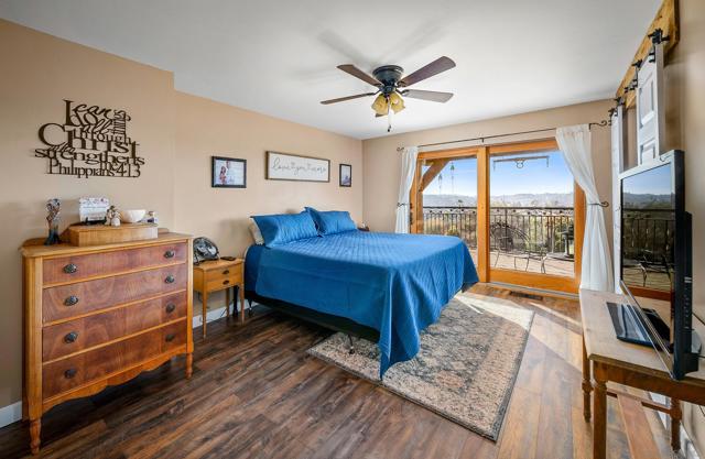 12296 Lilac Hl, Valley Center CA: https://media.crmls.org/mediaz/bf859a81-211b-4021-9f50-4bb2eb55fdb8.jpg