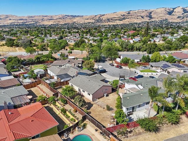 2995 Pettigrew Court, San Jose CA: https://media.crmls.org/mediaz/bf85ed11-d76a-46d1-ab15-99f67c9e3277.jpg