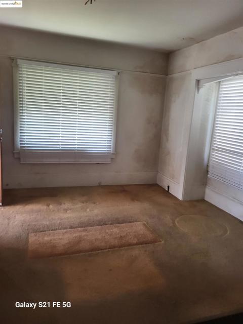 1715 87Th Ave, Oakland CA: https://media.crmls.org/mediaz/bf8611d1-80ab-42b4-ba59-0cc5b2ee8cae.jpg