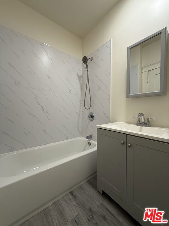 1111 Orizaba Avenue, Long Beach CA: https://media.crmls.org/mediaz/bf8656f2-6808-49f9-b233-48bfb59bb31a.jpg
