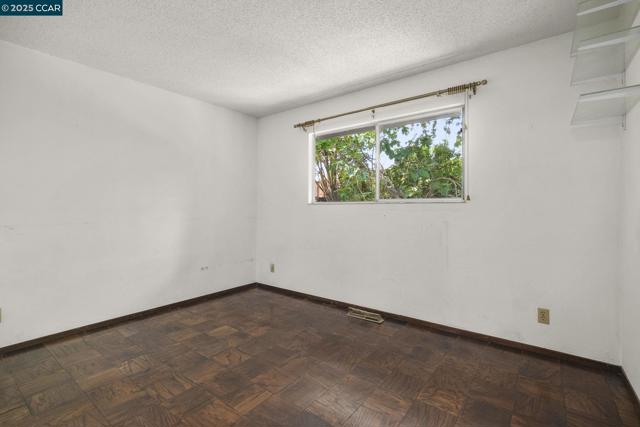 2054 Newton Way, Concord CA: https://media.crmls.org/mediaz/bf86c46c-17c9-4def-afc1-0634b611138c.jpg
