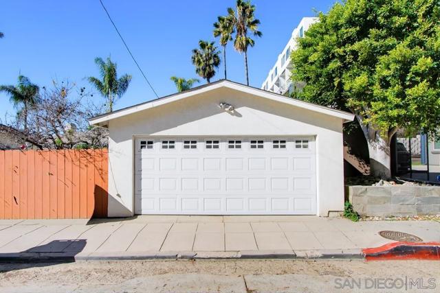 1654 LINWOOD, San Diego CA: https://media.crmls.org/mediaz/bf873b1c-ff0f-42b3-b32d-624b632b2c5b.jpg