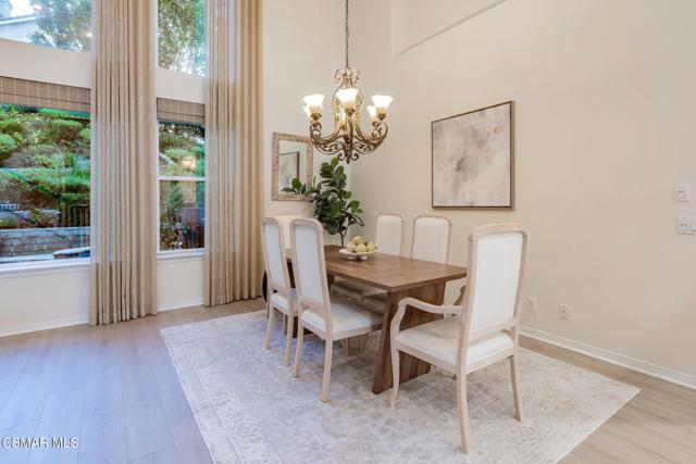 535 Winncastle Street, Simi Valley CA: https://media.crmls.org/mediaz/bf878a03-8853-4d67-b6a9-67dbdf8954ce.jpg