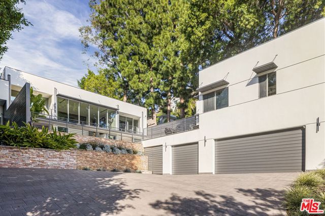 1545 Sunset Plaza Drive photo 18