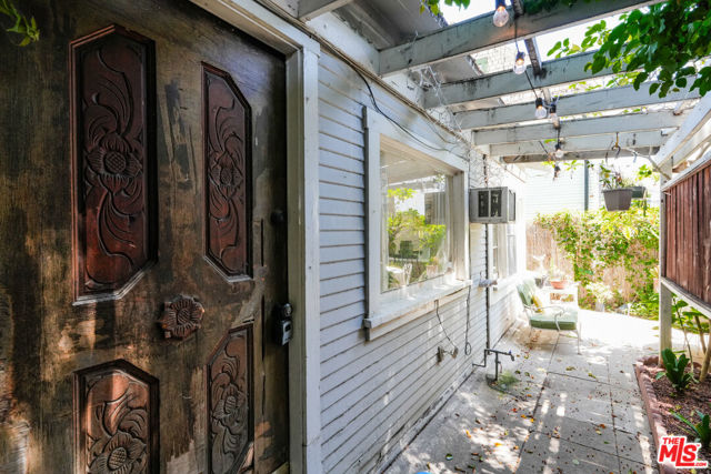 523 S Coronado Street, Los Angeles CA: https://media.crmls.org/mediaz/bf88554c-575a-4822-aab4-998ce5b7ffa0.jpg