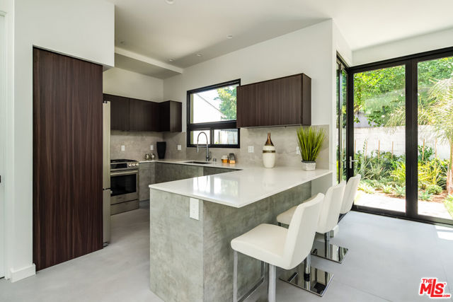 370 N San Vicente Boulevard, West Hollywood CA: https://media.crmls.org/mediaz/bf888c7b-7554-4cb6-9778-4f8d55f72836.jpg