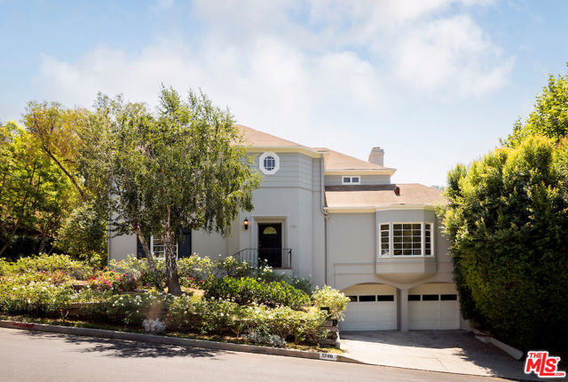 5700 Spring Oak Drive, Los Angeles CA: https://media.crmls.org/mediaz/bf88ee4f-7f4e-4c69-9668-ef93848c4143.jpg