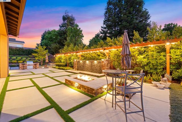 2135 Terra Bella Ct, Livermore CA: https://media.crmls.org/mediaz/bf890b32-7fbf-4744-a60c-9551b787f9b3.jpg