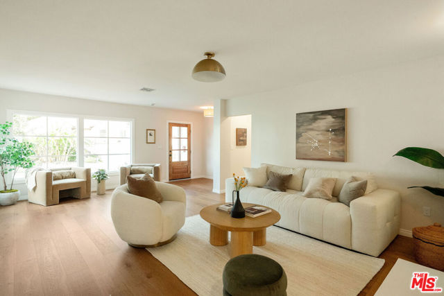 5103 Parkglen Avenue, Los Angeles CA: https://media.crmls.org/mediaz/bf891503-6f53-44a7-9f92-6e21a0993901.jpg