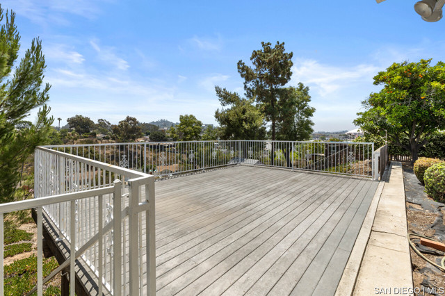 5799 Amarillo AVE, La Mesa CA: https://media.crmls.org/mediaz/bf8945d3-2e31-4e67-9098-318ded082b27.jpg