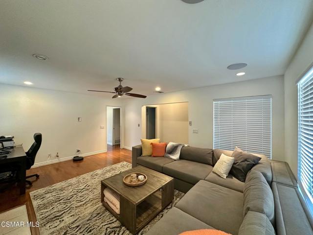 1149 Nottingwood Circle, Westlake Village CA: https://media.crmls.org/mediaz/bf897f2c-0f2d-41a1-979e-0c406794ae58.jpg