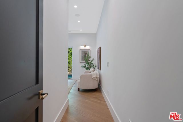 5522 Buffalo Avenue, Sherman Oaks CA: https://media.crmls.org/mediaz/bf8982dd-5ec3-4359-9643-02beebf95ea9.jpg