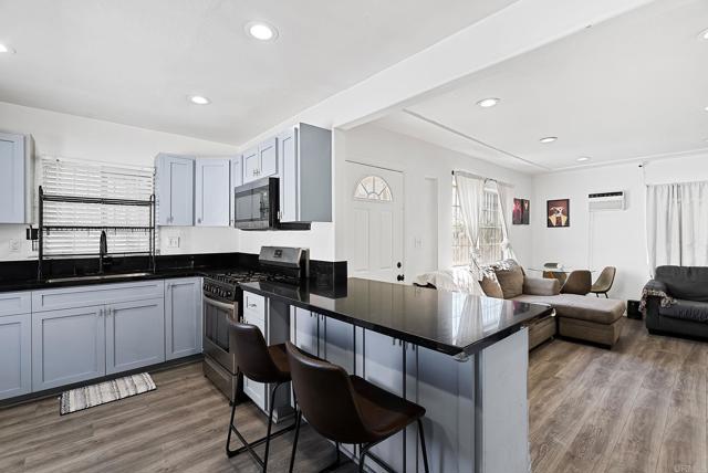 Detail Gallery Image 6 of 34 For 10517 S Normandie Ave., Los Angeles,  CA 90044 - 3 Beds | 1/1 Baths
