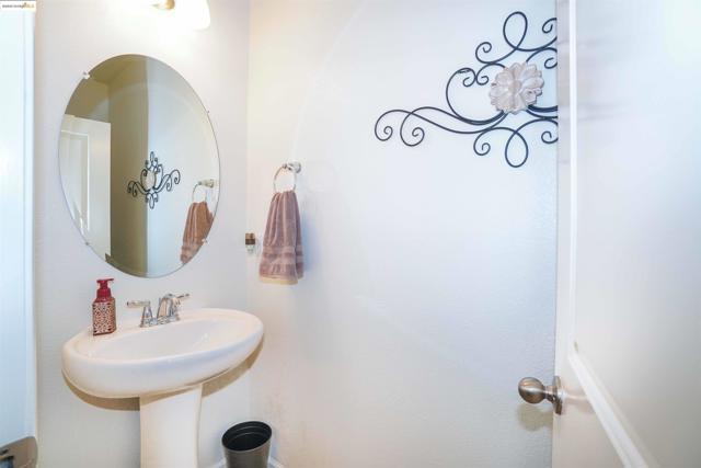 298 McClelland Way, Oakley CA: https://media.crmls.org/mediaz/bf89bb9f-18ef-4030-b5c0-9479c7c0211d.jpg