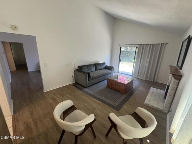 4593 Lubbock Drive, Simi Valley CA: https://media.crmls.org/mediaz/bf89e1f9-c54c-498b-b5d1-8b8a94876f06.jpg