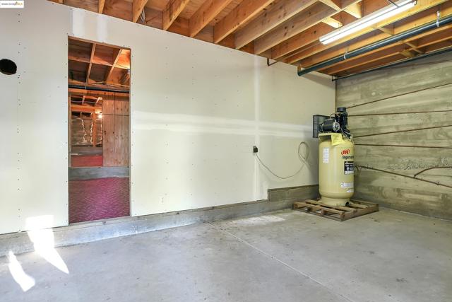 16096 Parkridge Ave, Sonora CA: https://media.crmls.org/mediaz/bf8a3c1c-1c47-4704-b4e4-55fbbf5e0d47.jpg