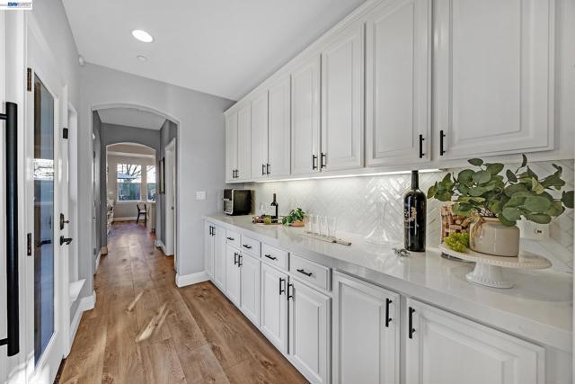 2170 Santa Croce Dr, Livermore CA: https://media.crmls.org/mediaz/bf8b8853-71ab-4af4-8735-2e66a8175be7.jpg