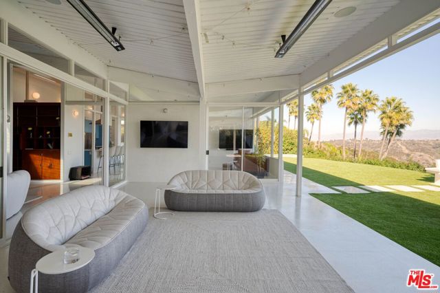 2262 Stradella Road, Los Angeles CA: https://media.crmls.org/mediaz/bf8ba6f5-d8e1-461e-9047-72d5a6f76ea1.jpg