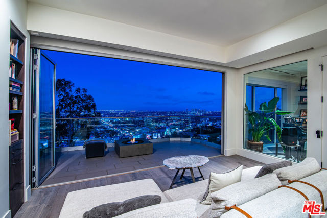 8572 Hillside Avenue, Los Angeles CA: https://media.crmls.org/mediaz/bf8cb3c0-1040-4503-91ee-b7d55b1bb4cb.jpg