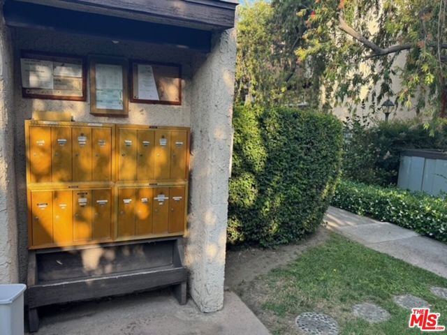 13609 Valerio Street, Van Nuys CA: https://media.crmls.org/mediaz/bf8cdfca-27bc-4802-a3fb-ef2c7c00f087.jpg